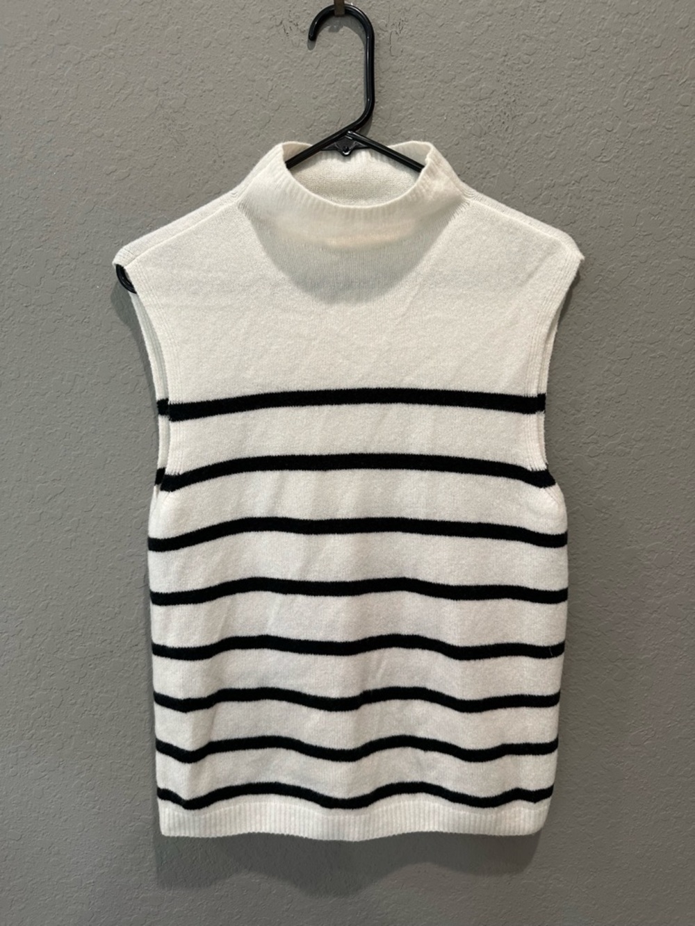 Abercrombie & Fitch Sleeveless Merino Wool Sweater With Mock Neck Sz L EUC